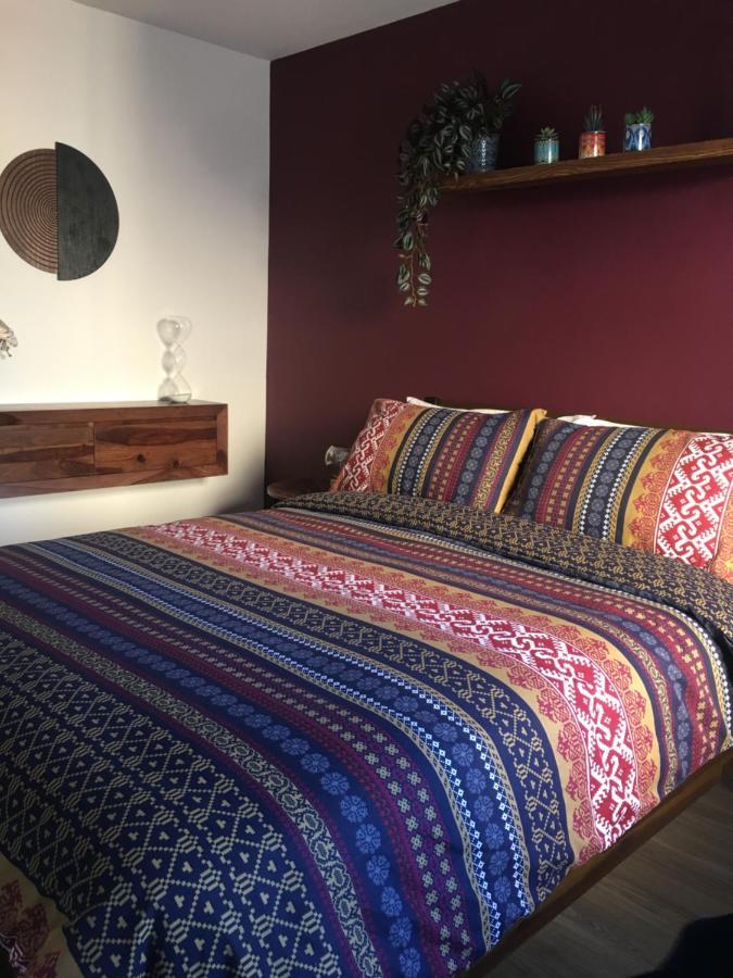Comfortable Rooms With Live In Host, Walking Distance To The High St & More Гластонбери Экстерьер фото