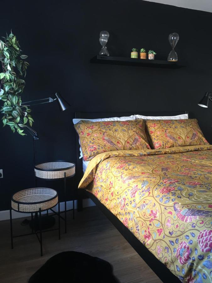 Comfortable Rooms With Live In Host, Walking Distance To The High St & More Гластонбери Экстерьер фото
